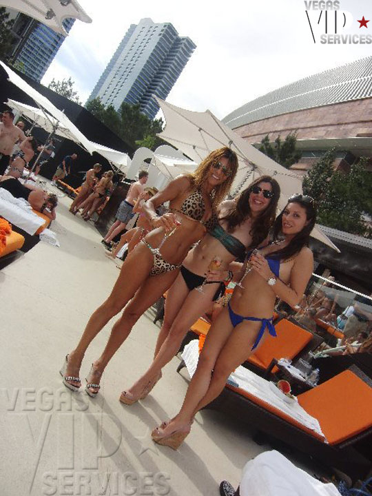 Liquid pool party girls