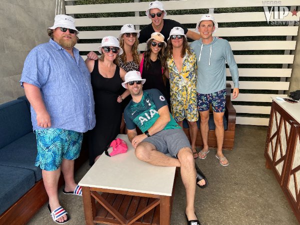 palm-tree-cabana-crew