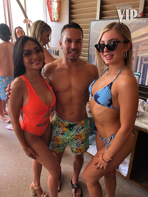 vegas-pool-time