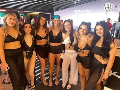 ayu-dayclub-girls
