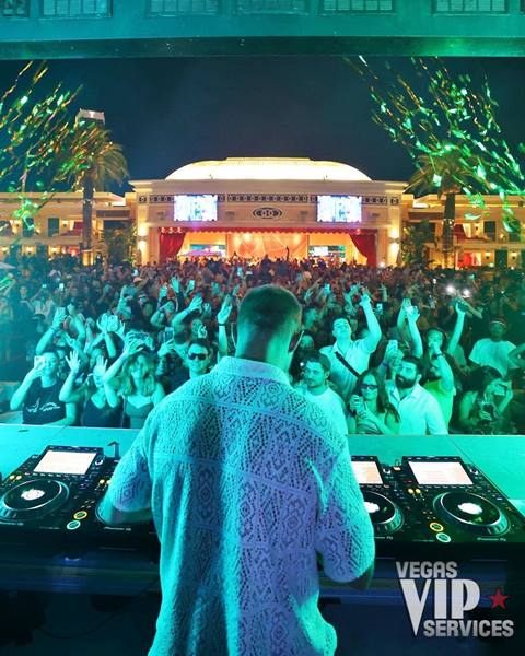 encore-beach-at-night