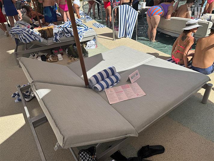 Daybed Party Pool