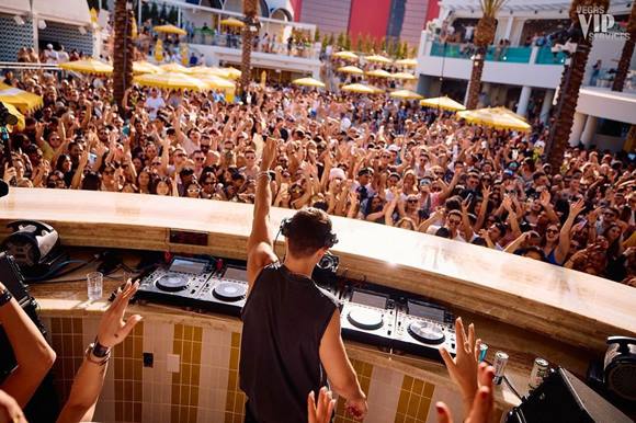 full-pool-deck-vegas