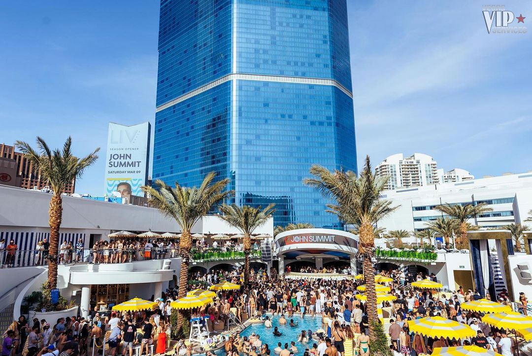 pool-party-fontainebleau