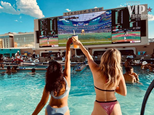 atmosphere-models-at-stadium-swim